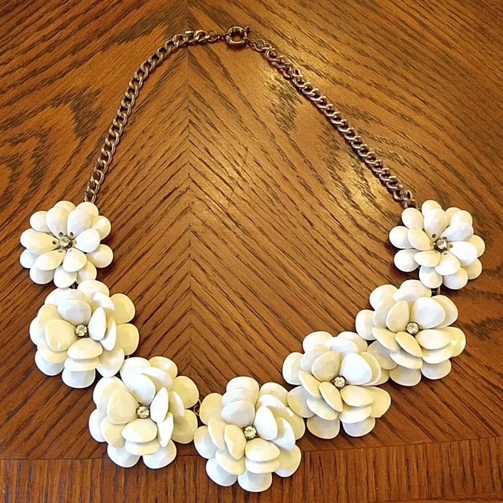 Cream colored flower necklace
